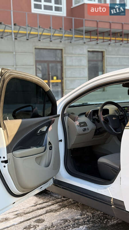Хетчбек Chevrolet Volt 2013 в Умані