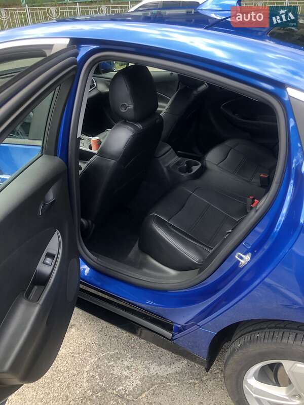 Хэтчбек Chevrolet Volt 2015 в Киеве