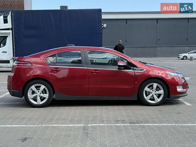 Хэтчбек Chevrolet Volt 2015 в Киеве