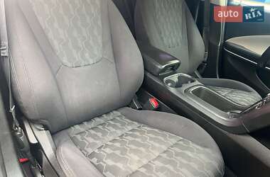 Хэтчбек Chevrolet Volt 2013 в 