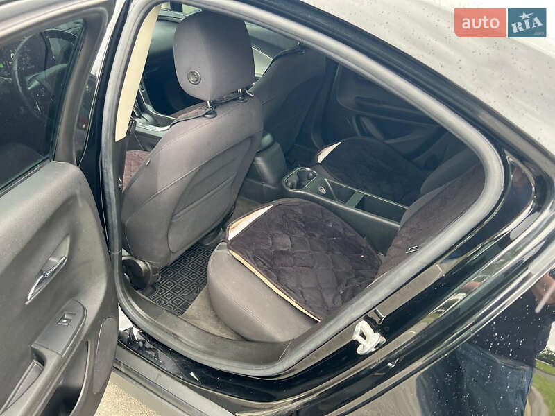 Хэтчбек Chevrolet Volt 2015 в Киеве