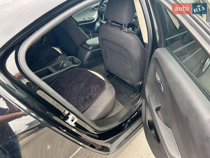 Хэтчбек Chevrolet Volt 2015 в Киеве