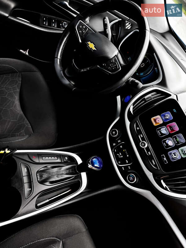 Хетчбек Chevrolet Volt 2016 в Чугуєві