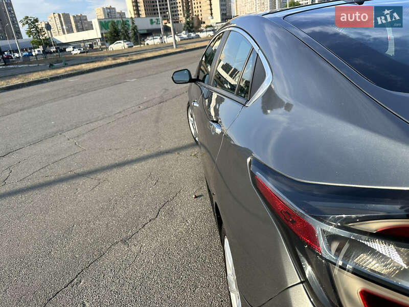 Хэтчбек Chevrolet Volt 2015 в Киеве