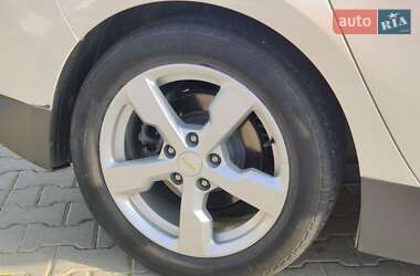 Хэтчбек Chevrolet Volt 2013 в 
