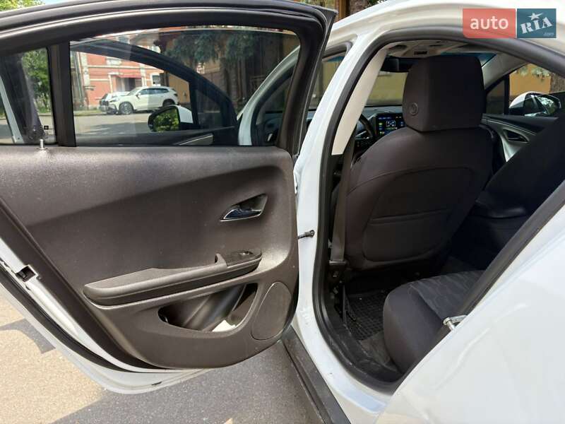 Хэтчбек Chevrolet Volt 2015 в Полтаве фото 21 Хэтчбек Chevrolet Volt 2015 в Полтаве