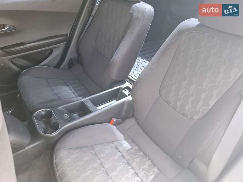 Хэтчбек Chevrolet Volt 2015 в Черкассах