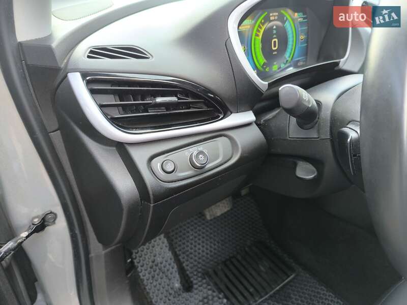 Хетчбек Chevrolet Volt 2017 в Києві