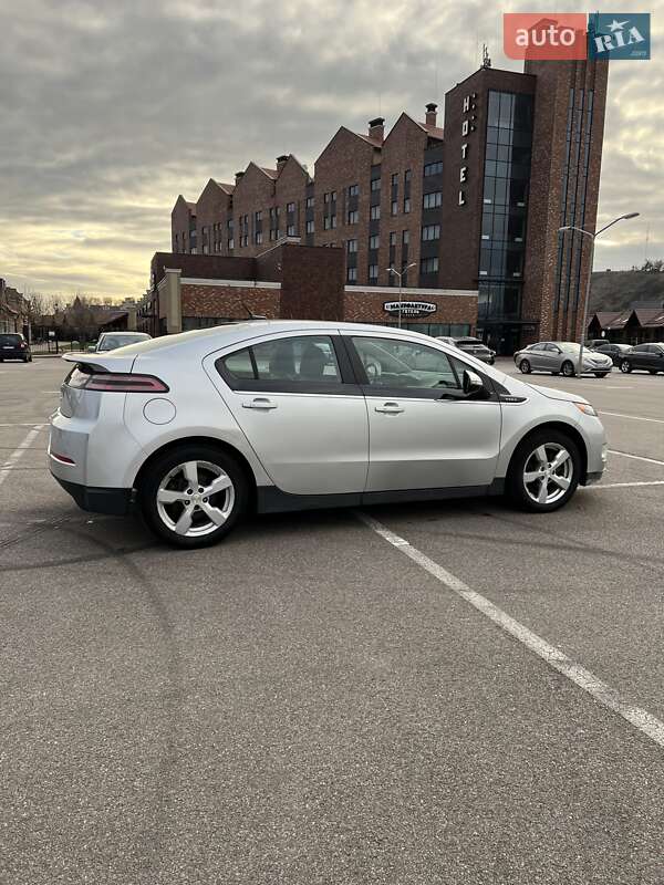 Хэтчбек Chevrolet Volt 2014 в Киеве