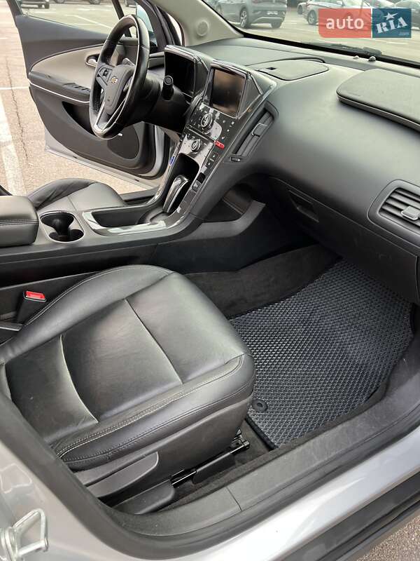 Хэтчбек Chevrolet Volt 2014 в Киеве