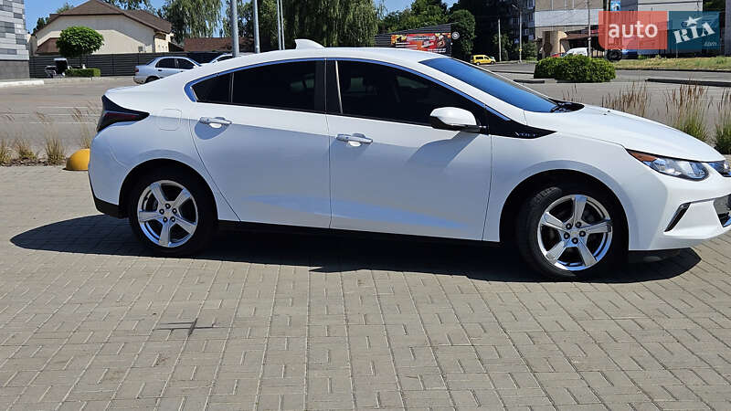 Хэтчбек Chevrolet Volt 2015 в Черкассах