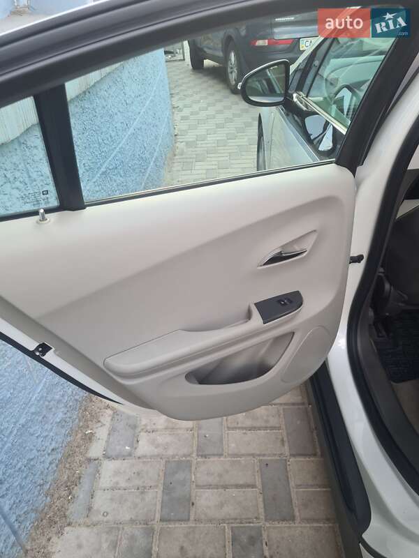 Хэтчбек Chevrolet Volt 2013 в Черкассах
