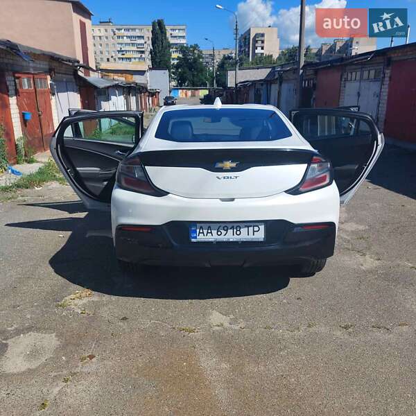 Хэтчбек Chevrolet Volt 2015 в Киеве