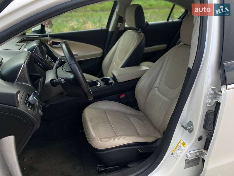 Хэтчбек Chevrolet Volt 2012 в Киеве