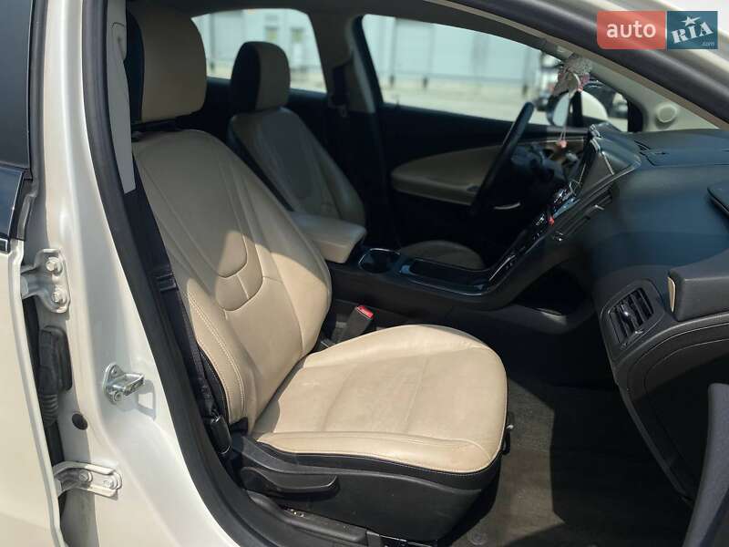 Хэтчбек Chevrolet Volt 2012 в Киеве