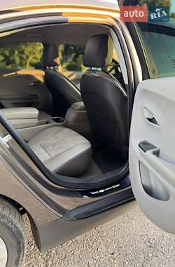 Хэтчбек Chevrolet Volt 2014 в 