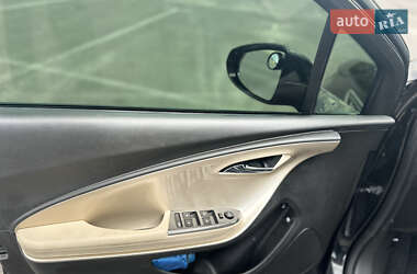 Хэтчбек Chevrolet Volt 2012 в 