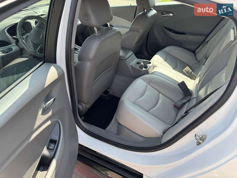 Хэтчбек Chevrolet Volt 2015 в Черкассах
