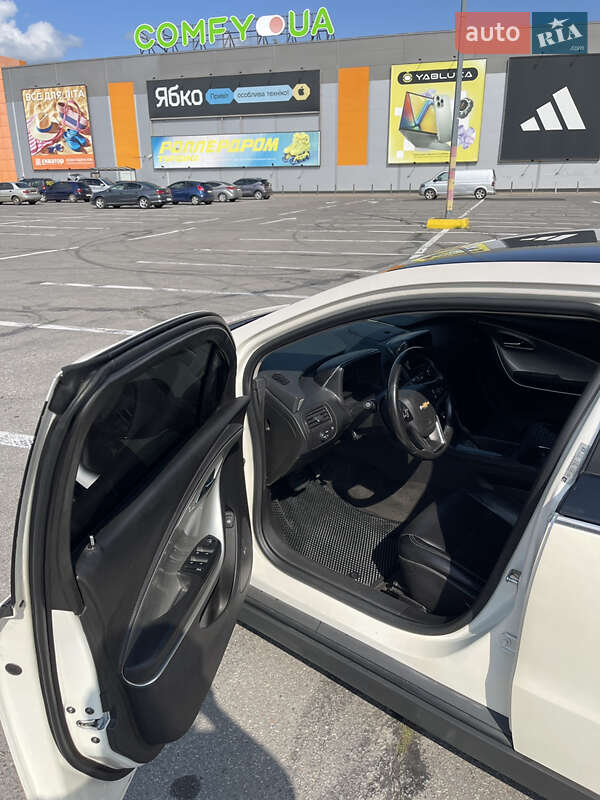 Хэтчбек Chevrolet Volt 2011 в Полтаве