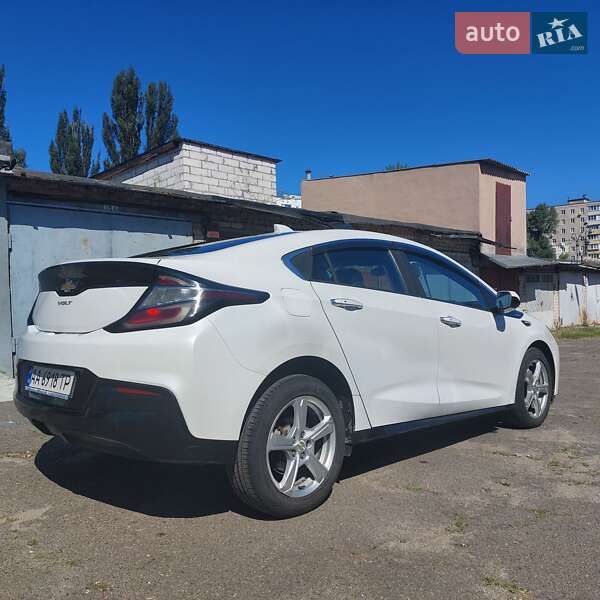 Хэтчбек Chevrolet Volt 2015 в Киеве