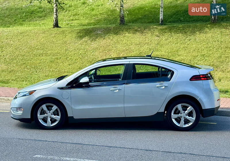 Хэтчбек Chevrolet Volt 2011 в Киеве