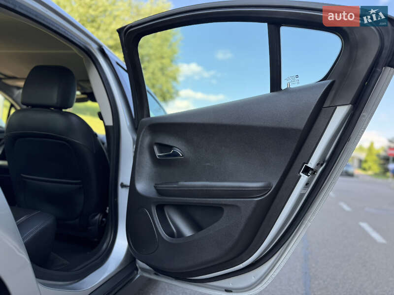 Хэтчбек Chevrolet Volt 2011 в Киеве