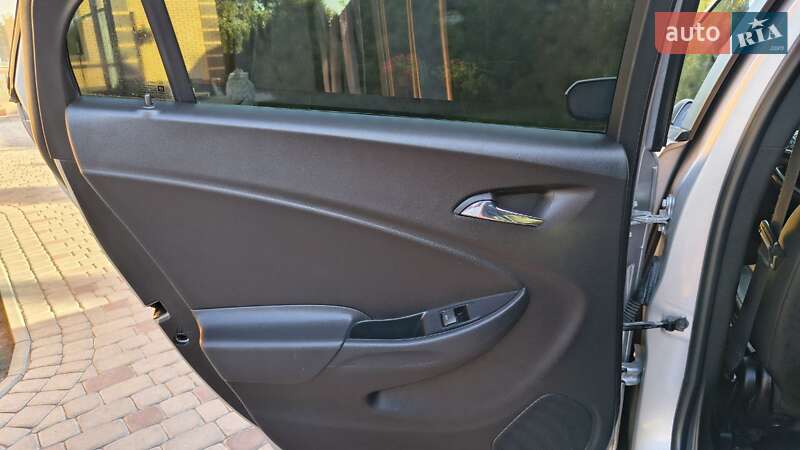 Хэтчбек Chevrolet Volt 2015 в Павлограде