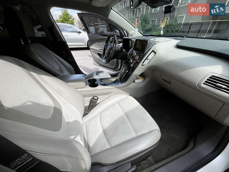Хэтчбек Chevrolet Volt 2013 в Киеве