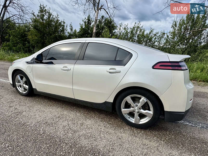 Хэтчбек Chevrolet Volt 2013 в Киеве