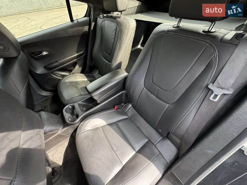 Хэтчбек Chevrolet Volt 2014 в Киеве