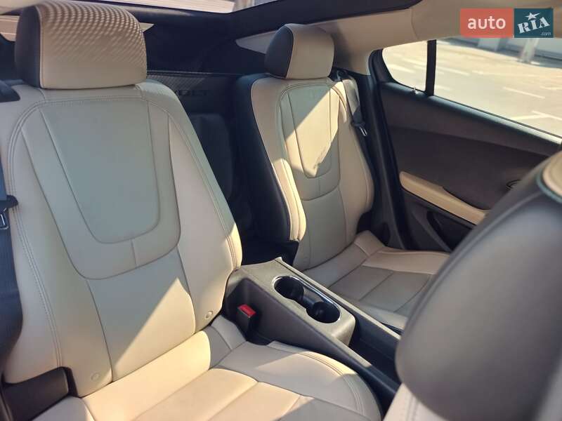 Хэтчбек Chevrolet Volt 2011 в Киеве
