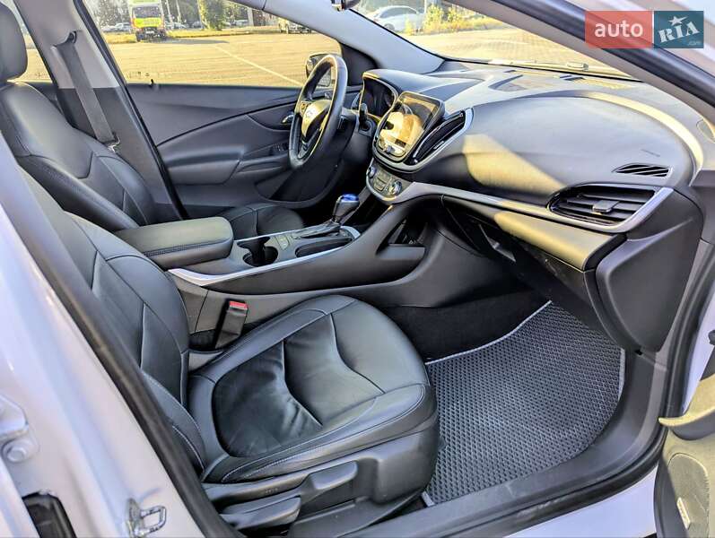 Хэтчбек Chevrolet Volt 2019 в Киеве