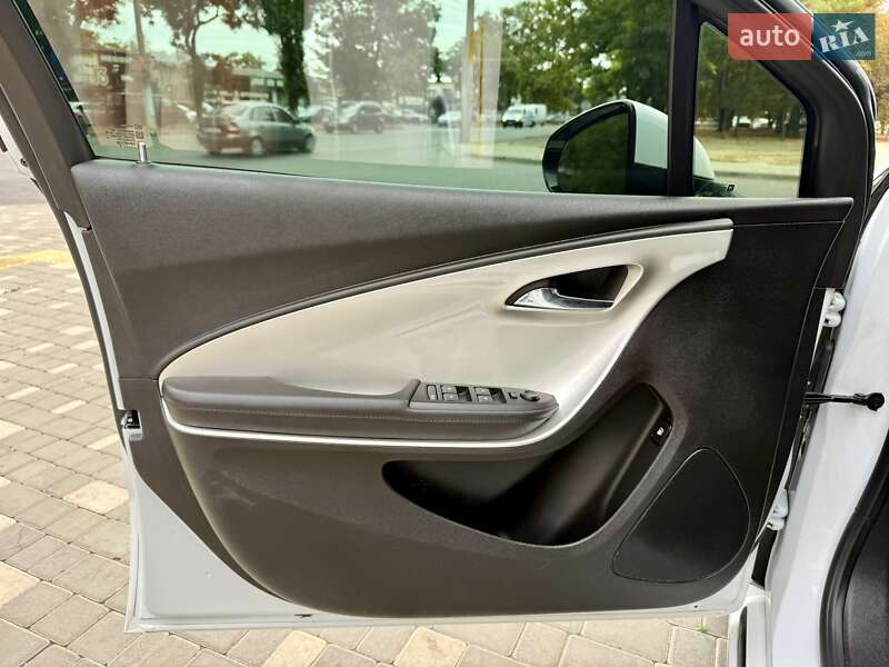 Хэтчбек Chevrolet Volt 2015 в Одессе