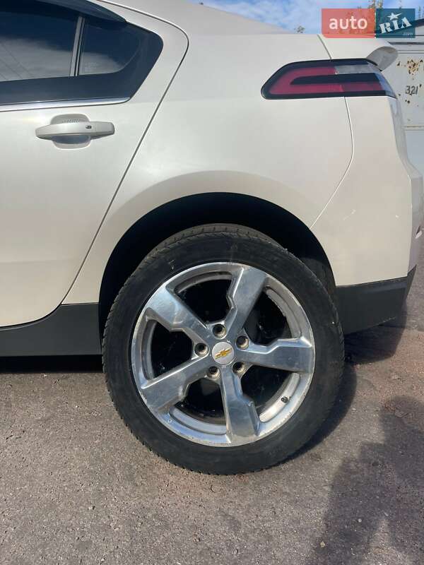 Хэтчбек Chevrolet Volt 2012 в Киеве