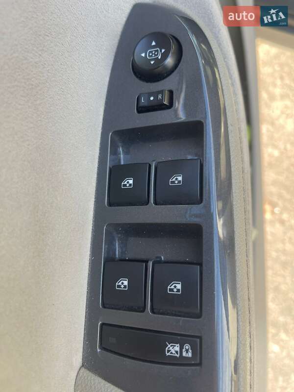 Хэтчбек Chevrolet Volt 2012 в Киеве