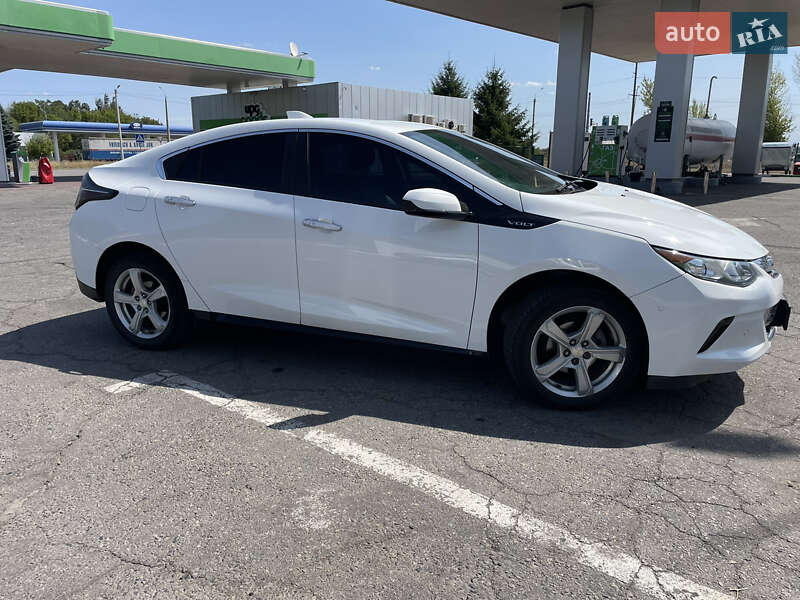 Хэтчбек Chevrolet Volt 2015 в Каменском