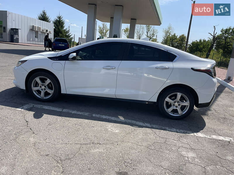 Хэтчбек Chevrolet Volt 2015 в Каменском