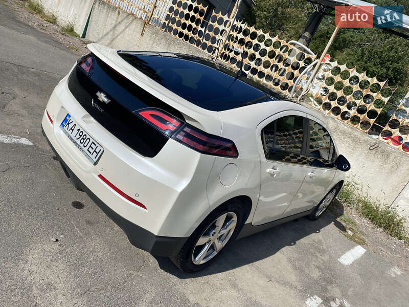 Хэтчбек Chevrolet Volt 2012 в Киеве
