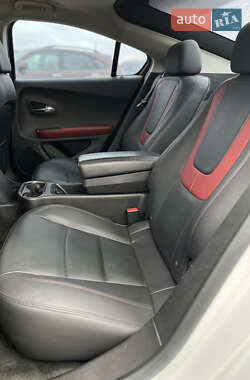Хэтчбек Chevrolet Volt 2012 в 