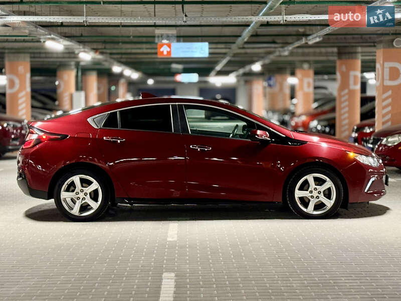 Хэтчбек Chevrolet Volt 2016 в Киеве
