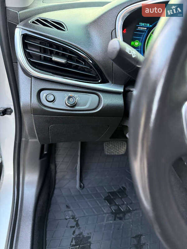 Хэтчбек Chevrolet Volt 2018 в Одессе фото 13 Хэтчбек Chevrolet Volt 2018 в Одессе