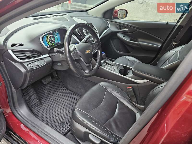 Хэтчбек Chevrolet Volt 2016 в Киеве