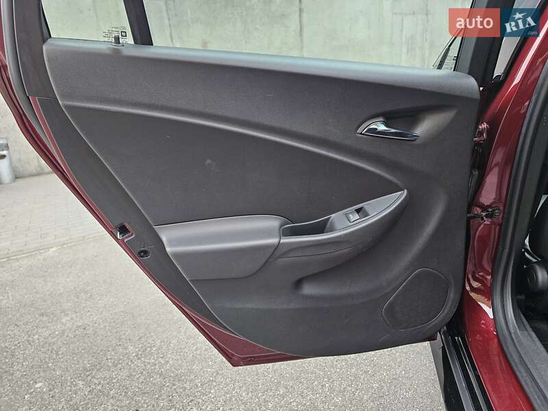 Хэтчбек Chevrolet Volt 2016 в Киеве