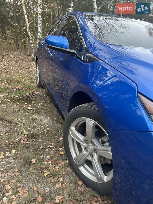 Хэтчбек Chevrolet Volt 2017 в Киеве