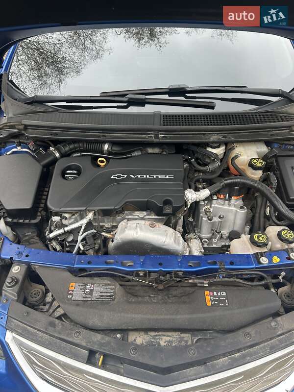 Хэтчбек Chevrolet Volt 2017 в Киеве