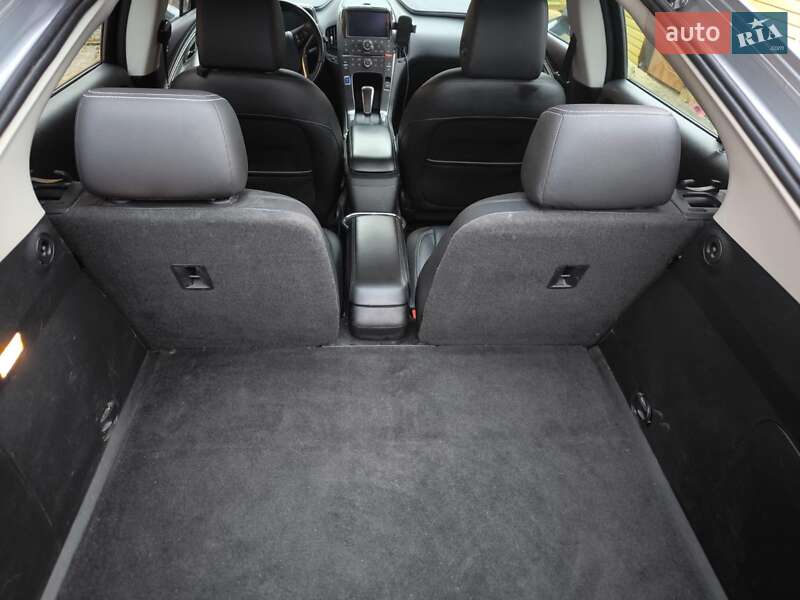 Хэтчбек Chevrolet Volt 2013 в Киеве