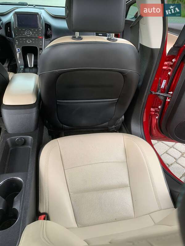 Хэтчбек Chevrolet Volt 2011 в Львове