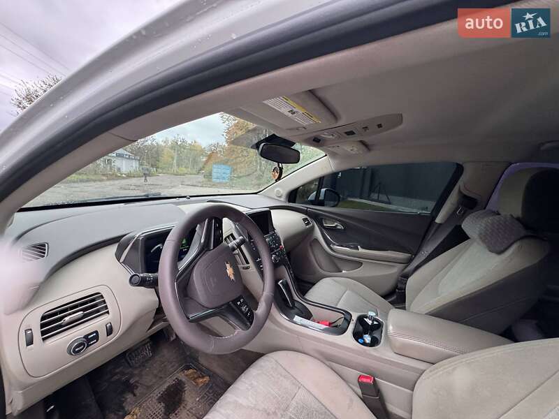 Хэтчбек Chevrolet Volt 2013 в Умани