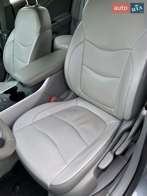 Хетчбек Chevrolet Volt 2017 в Кам'янському
