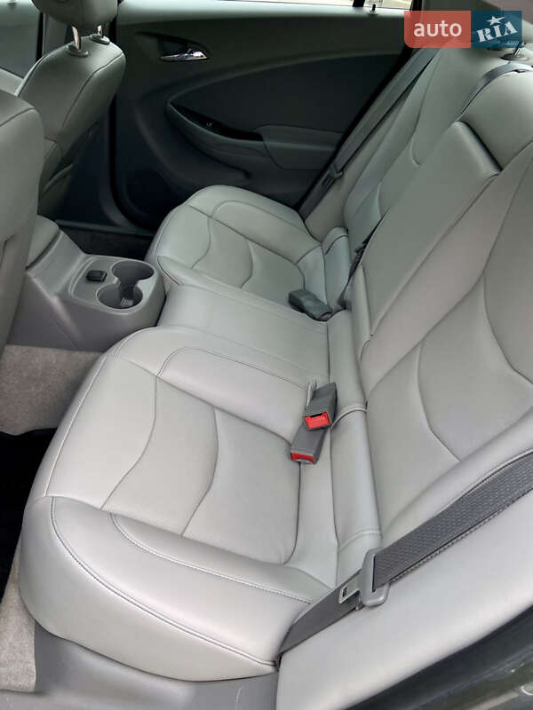 Хетчбек Chevrolet Volt 2017 в Кам'янському